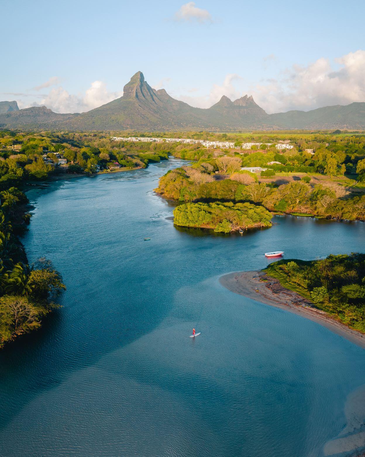 Mauritius Watersports: The Complete Guide to Ocean Adventures, Kitesurfing, Diving and Boat Trips